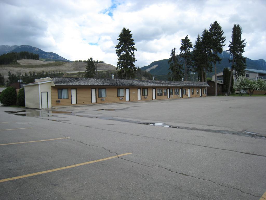 Mary'S Motel Golden Bagian luar foto